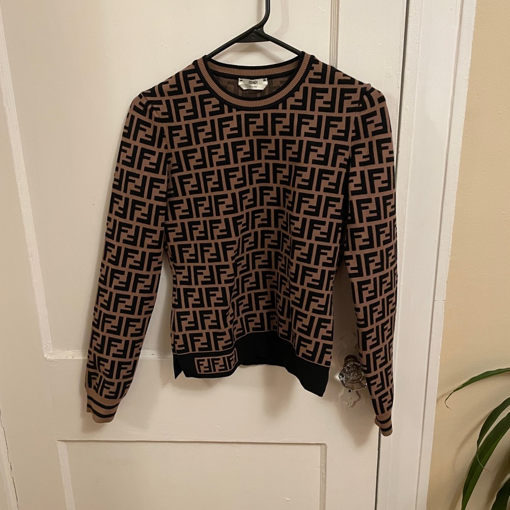 Fendi sweater like new size 40 or medium